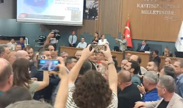 İzmir Büyükşehir Meclisi&#039;nde gerginlik: AK Partili Evgin ve Başkan Eşki arasında tartışma
