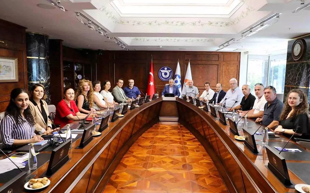 İzmir Körfezi&#039;ndeki Balık Ölümleri ve Alınması Gereken Önlemler Masaya Yatırıldı