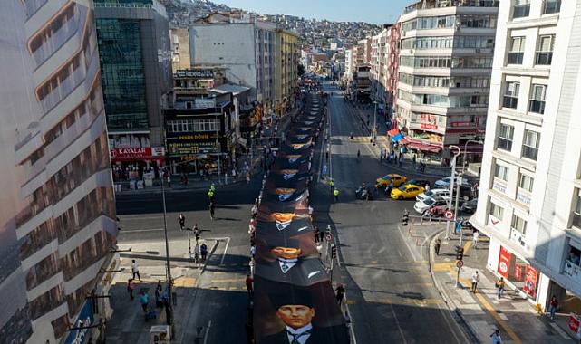 İzmirliler 9 Eylül kutlamaları için Zafer Yürüyüşü’nde buluştu