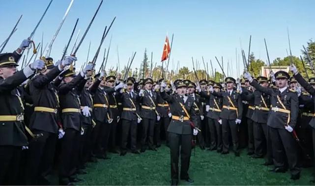Kılıçlı yemin töreni sonrası bölük komutanı TSK&#039;dan istifa etti