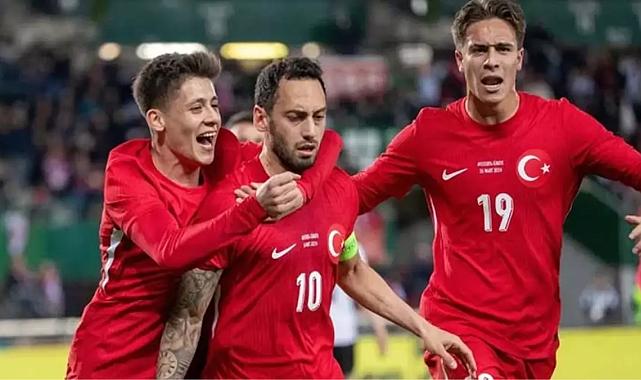 Milli futbolcu Hakan Çalhanoğlu, Ballon d&#039;Or ödülüne aday gösterildi