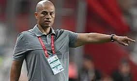 Alex&#039;in kalemini kıran Antalyaspor yönetimi, yerine Fenerbahçe&#039;nin eski hocasını getiriyor