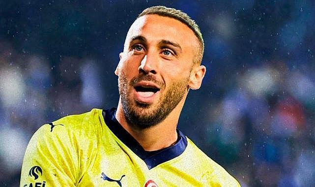 Cenk Tosun, Fenerbahçe'den ayrılacağı yönündeki iddialara son noktayı koydu