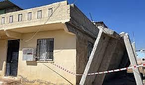 Deprem sonrası Şanlıurfa’da balkon çöktü: Bir kişi yaralandı