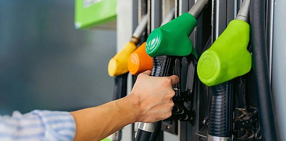 İzmir&#039;de Kaçak Akaryakıt Operasyonu: 705 Bin Litre Ele Geçirildi