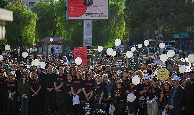 Kadın cinayetlerine Bornova'dan ses yükselttiler