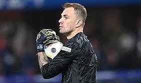 Beşiktaş&#039;ın yıldız kalecisi Mert Günok Galatasaray derbisinde yok