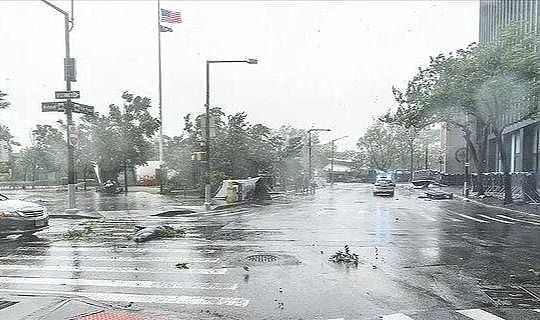 Kasırganın vurduğu Florida&#039;da yetkililer, vatandaşlardan adlarını ve kan gruplarını silinmez kalem ile kollarına yazmalarını istedi