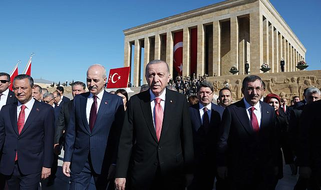 Liderler, 29 Ekim&#039;de Ata&#039;nın Huzurunda