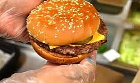 McDonald&#039;s&#039;ta hamburger yiyen 49 kişiye ölümcül bakteri bulaştı, satışlar durduruldu