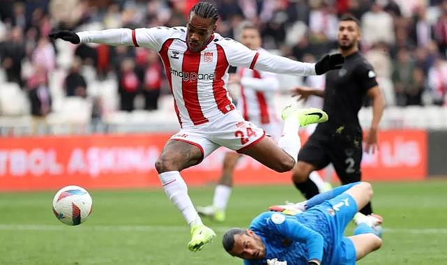 Sivasspor, Hatayspor&#039;u geriden gelip devirdi