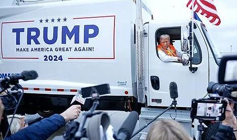 Trump, kendisine &#039;Çöp&#039; diyen Biden&#039;e çöp aracı kullanarak cevap verdi