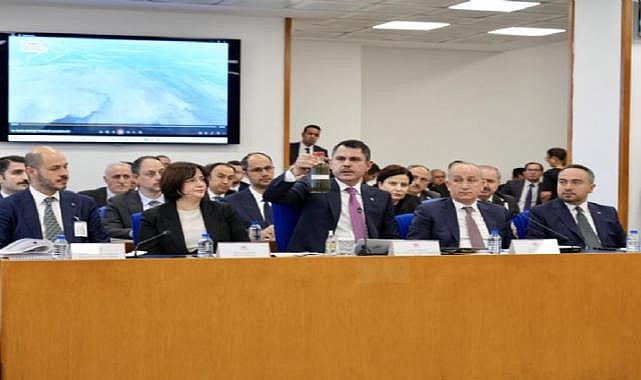 Bakan Kurum, İzmir'in körfez suyunu TBMM'ye getirdi: İzmir'de çevre felaketi yaşanıyor