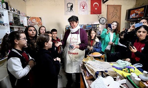 Bornova’da gençlere geri dönüşüm eğitimi