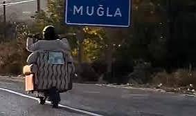 Ehliyeti Kaptırınca Yaratıcı Çözüm: Skuter Üzerine Koltuk Monte Etti