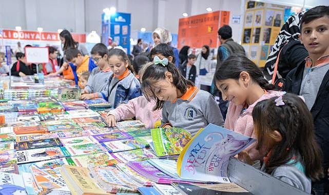 İZKİTAP Her Yaştan Kitapseveri Ağırlıyor