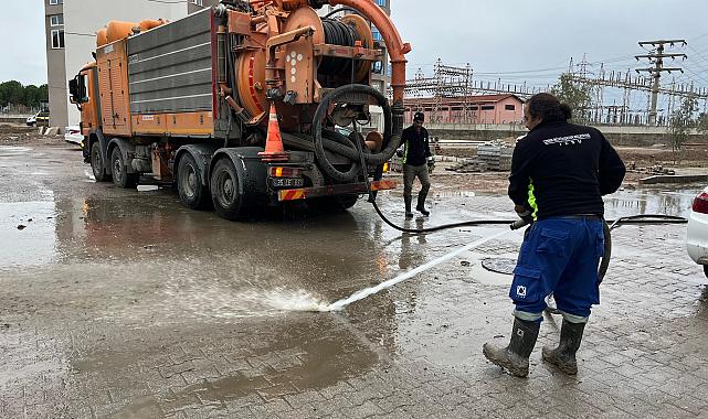 İzmir Büyükşehir Belediyesi 850 personel ve 640 araçla sahada