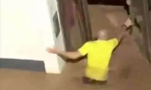 Kahraman öğretmen, sel sularında mahsur kalan öğrencileri cam kapıyı kırarak kurtardı