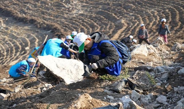 Manisa&#039;da binlerce fidan toprakla buluştu