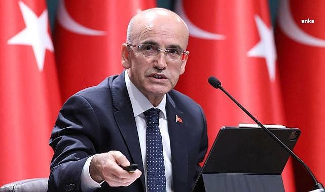 Meclis&#039;e gelen Mehmet Şimşek&#039;i abaküsle karşıladılar