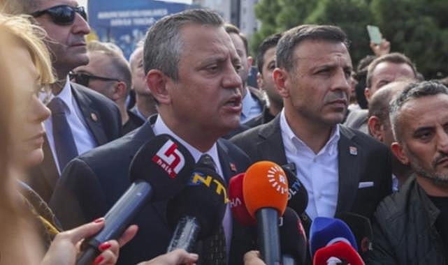 Özgür Özel&#039;den Ahmet Özer&#039;e cezaevi ziyareti