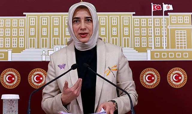 Özlem Zengin'den İzmir'deki Trajik Olaya İlişkin Açıklama: 'Sebep Sadece Ekonomik Değil'