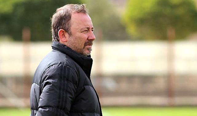 Sergen Yalçın, canlı yayında teklif aldığı takımın ismini verdi