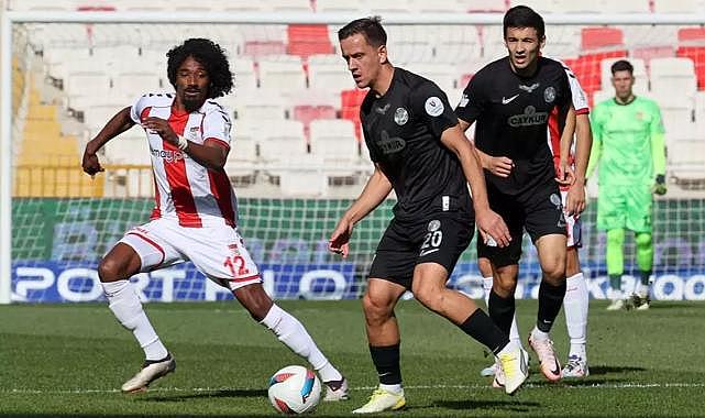 Sivasspor, Çaykur Rizespor&#039;u 2-1 yendi