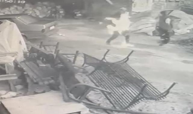 Ateşe tiner dökerken cayır cayır yandı