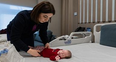 Bağırsakları delinen bin 280 gramlık Aziz bebek 55 günlük savaşı kazandı