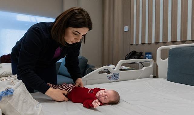 Bağırsakları delinen bin 280 gramlık Aziz bebek 55 günlük savaşı kazandı