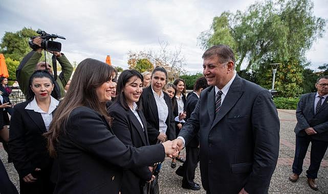 Başkan Tugay: Otobüslerimizi hem süren hem de onaran arkadaşlarımızın önemli bir kısmını kadınlarımız oluşturacak
