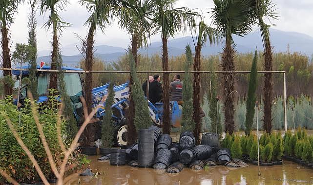 Başkan Turan aşırı yağışlardan etkilenen üreticilerin yanında