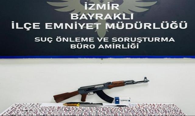 Bayraklı&#039;da uyuşturucu tacirlerinin evinden 3 bin sentetik hap ele geçirildi