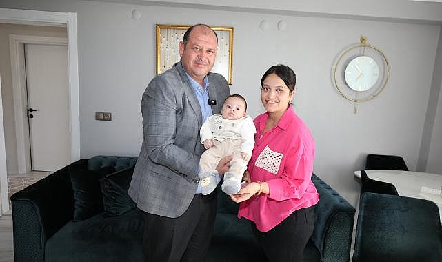 Bebeklere İlk Hediye Menderes Belediyesi&#039;nden