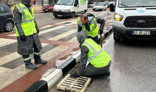 Büyükşehir ve MASKİ Ekipleri Yağışta Sahadaydı