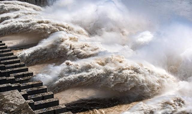 Dünya&#039;nın en büyük barajını inşa edecek