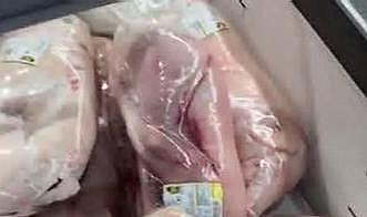 Et reyonunda dolapta satılanı görenler gözlerine inanamıyor