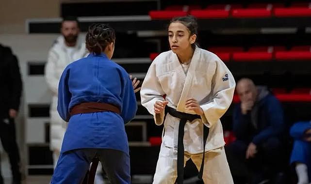 İzmir Ballıkuyu’dan doğan yıldız: Başlamak bir hayaldi, şimdi Avrupa’da ödül alıyorum