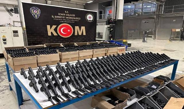 İzmir'de dev silah operasyonu: 271 adet ruhsatsız tabanca, 7 tüfek ele geçirildi