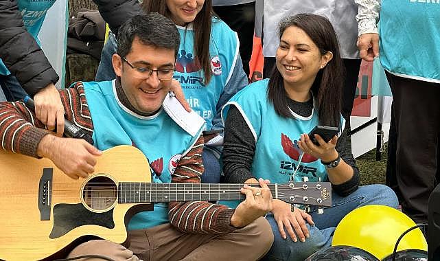 İzmir'de sağlık emekçilerinden şarkılı tepki: O ayıp, bu ayıp, şu ayıp