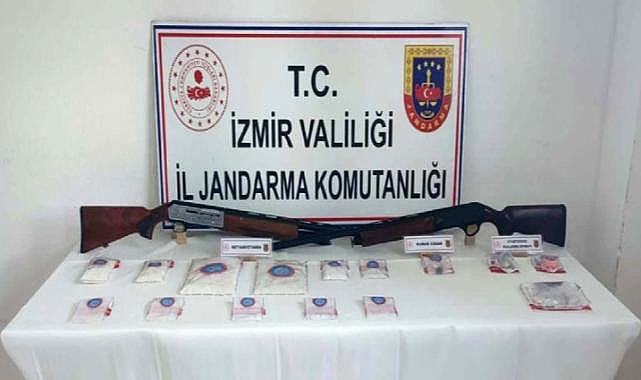 İzmir&#039;de uyuşturucu operasyonuna 3 gözaltı