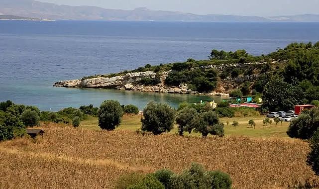 İzmir&#039;in berrak denizi ile ünlü köyü: Yeşili ve mavisi ile huzur garantisi veriyor