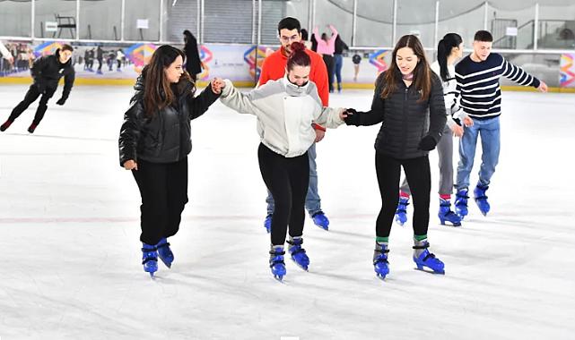 İzmir’in buz pisti doldu taştı Başkan Tugay “zam yok” dedi