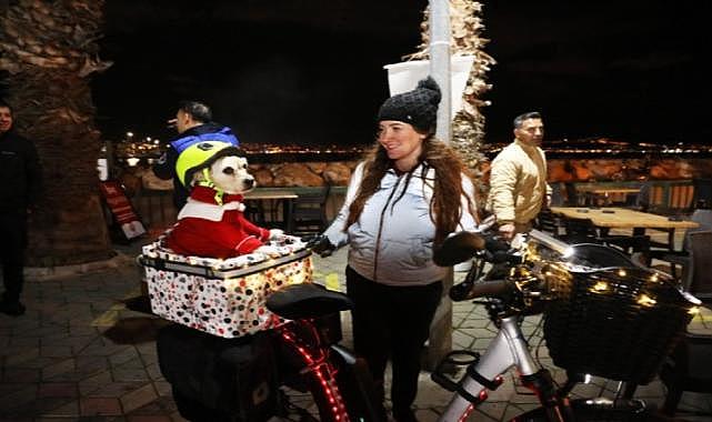 Karşıyakalı bisiklet tutkunları gece sürüşünde buluştu