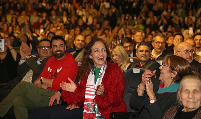 Kıraç en güzel şarkılarını Karşıyakalılar için söyledi!