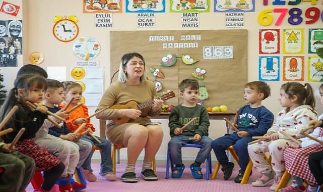 Konak’ta ‘Mutlu Çocuklar Oyun Evleri’ ile çocuklar da anneler de mutlu