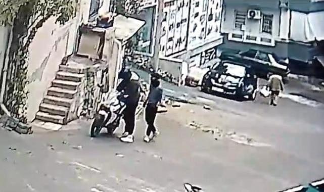 Kuşadası&#039;nda kar maskeli soyguncular güpegündüz ev soymaya kalktı