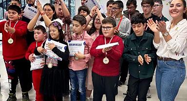 Özel çocuklar yeni yıla başarı mutluluğuyla giriyor