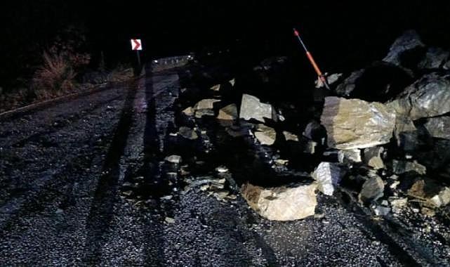 Salihli- Ödemiş karayolunda heyelan